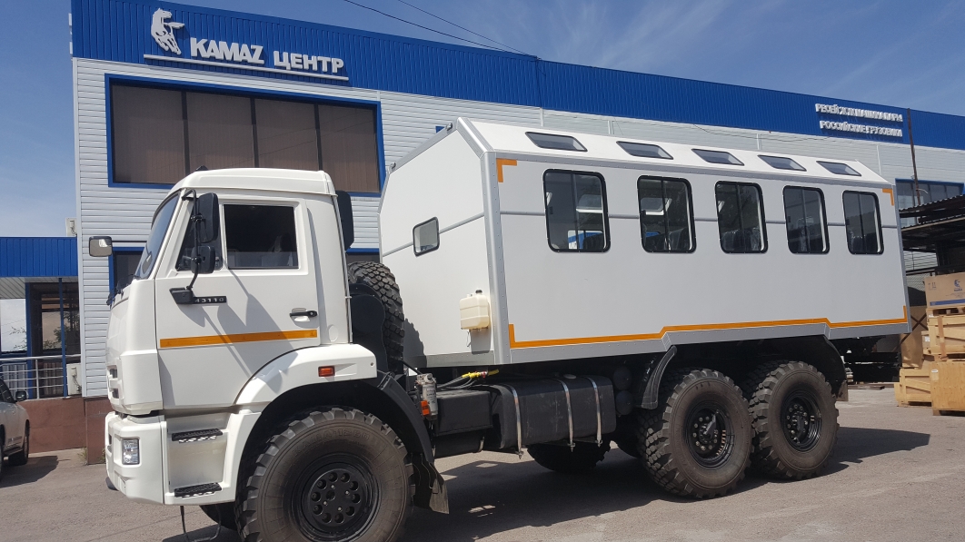 Вахтовый автобус КАМАЗ 43118